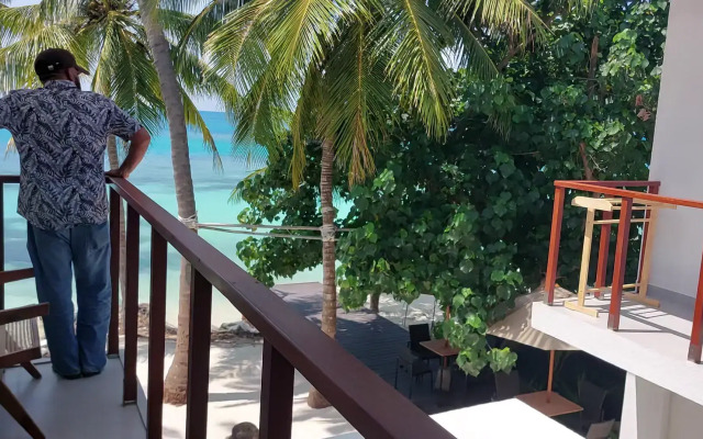 Comfy Cool Breeze by Emzaz Hotel