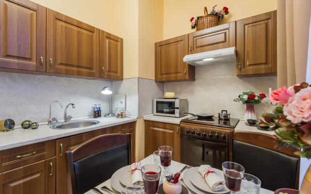 GM v Legendarnoj Stalinskoj vysotke Apartments