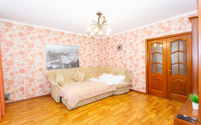 Komfortnaya Chetyrekhkomnatnaya Kvartira V Tsentre Novosibirska Flat