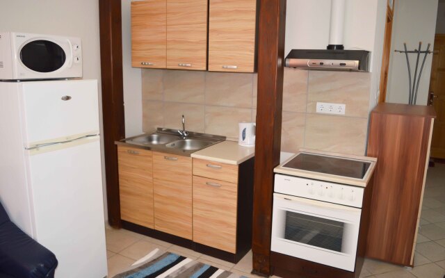 Lorabel Apartment House