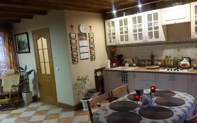 Listya Travyi Guest House