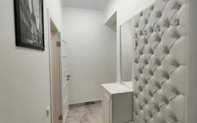 Dvukhkomnatnyye Standart s Balkonom i Vidom na Gorod Apartments