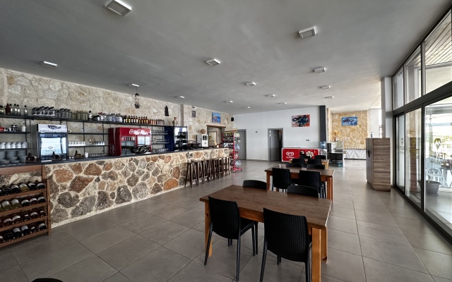 Teko's Golden Hill Hotel