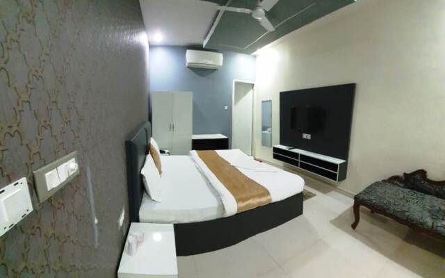 Hotel Mandakini Lush