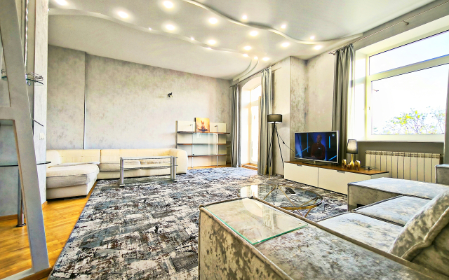 Tsentr Legendarny Dom Pod Shpilem | Ogromnaya Tryoshka Apartments