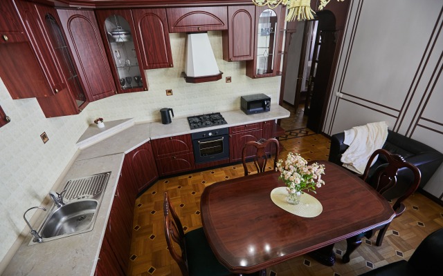 Квартира на 8 человек в Петербургском Стиле