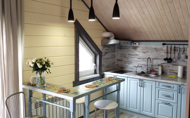 S Dvumya Apartamentami Chalet