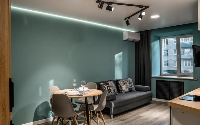 Uyutnaya s dizaneynerskim remontom v tsentre goroda Flat