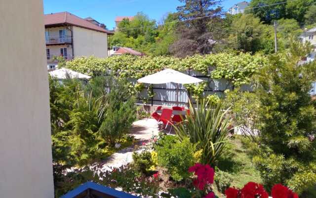 Voyazh Guest House