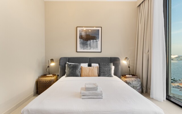 Апартаменты Bright 2BR, Top tower Creek Rise