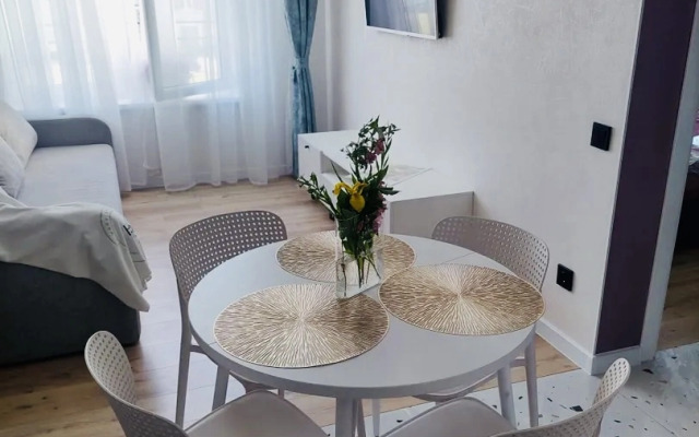 Na Beregu Morya S Dizaynerskim Remontom Flat
