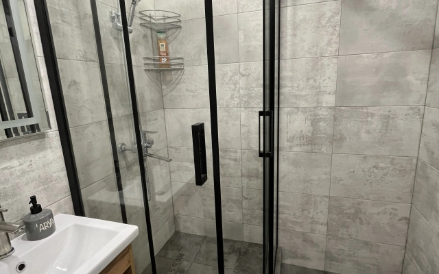 Na Pervomayskoy Flat