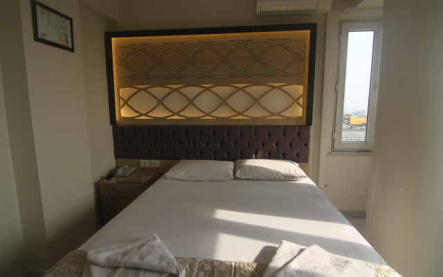 Grand Liza Hotel