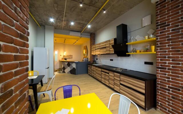 Bee Station Hotel