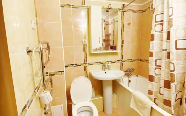 Квартира светлaя и уютнaя в Новo-Caвинoвcком районе