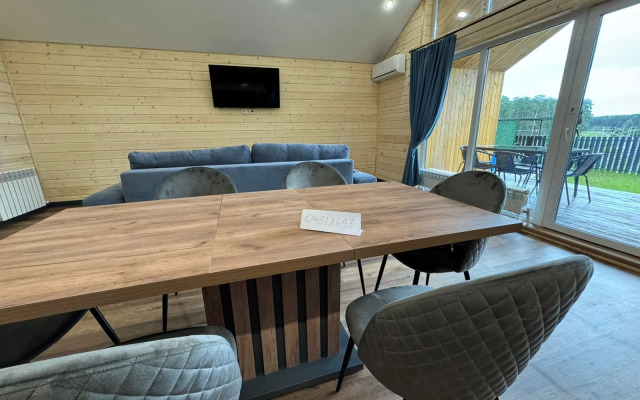 Barnkhaus Na_holme Rentplaza s Baney i Basseynom Private House