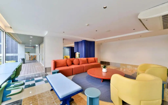 Отель The Grass Serviced Suites