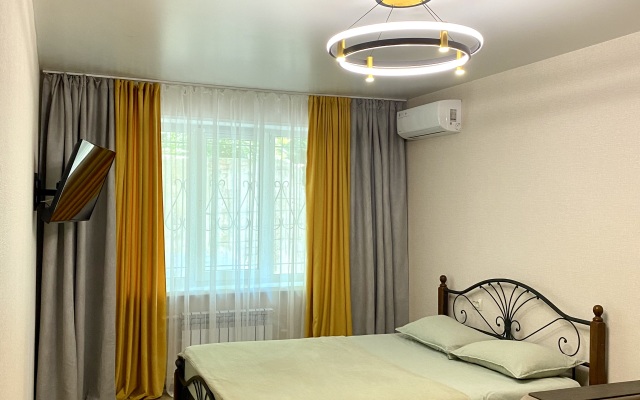 Апартаменты Уютная двухкомнатная квартира с раздельными спальнями в центре