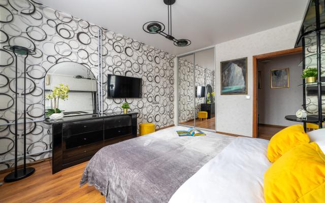 Gagarin S Vidom Na More Flat