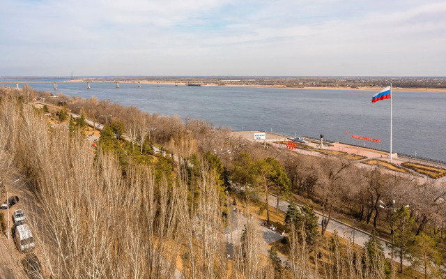 Трёхкомнатные апартаменты на Маршала Чуйкова