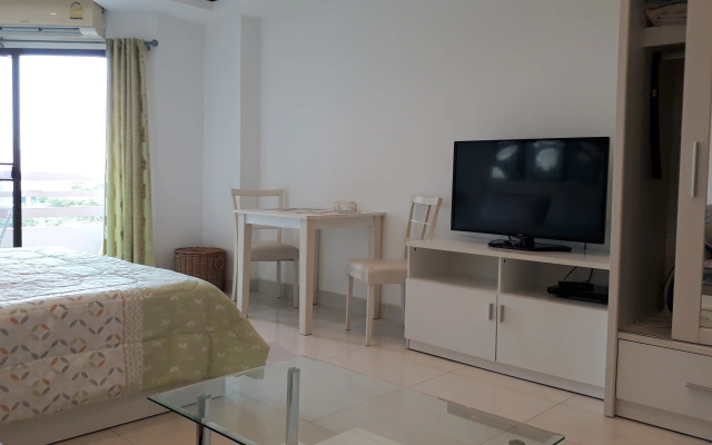 Studiya Na Pratamnake Flat