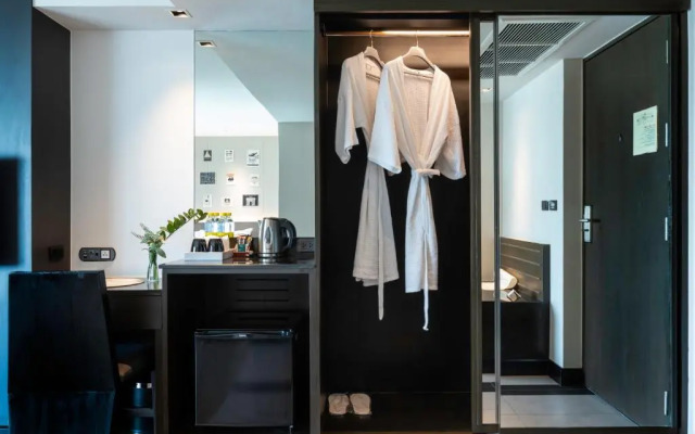 Отель Golden Tulip Mandison Suites