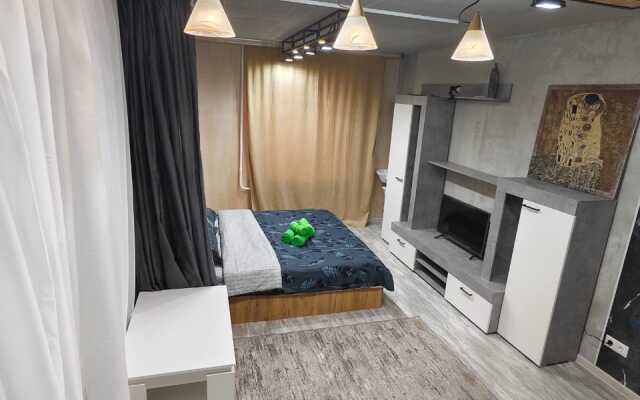 Komarova 13b Apartments