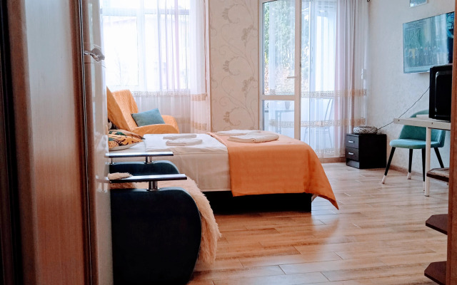 Ryadom S Naberezhnoy Flat