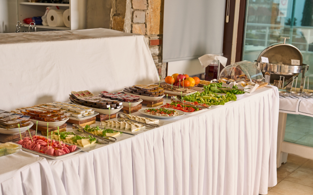 Отель Mia Hill Suites