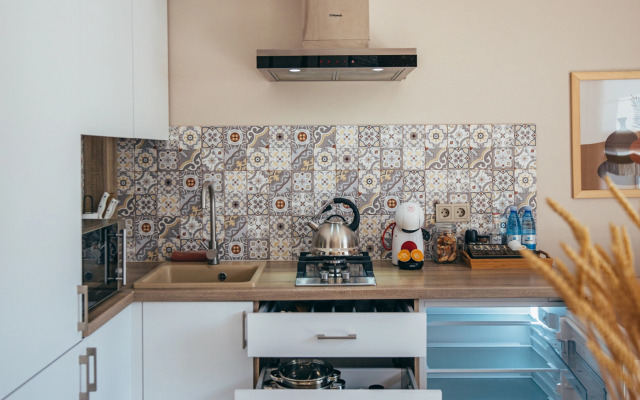 Boho Room V 100 Metrakh Ot Morya Apartments