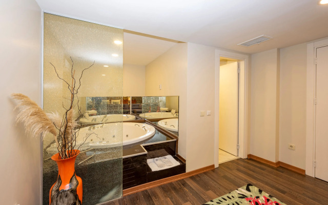 The Marions Suite Hotel