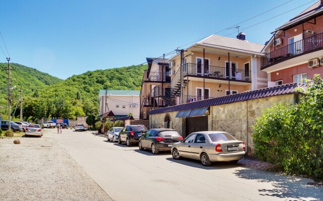 Tikh Hotel Guest House