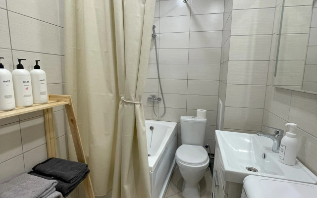 V Tsentre Goroda V 4-M Mikrorayone Flat