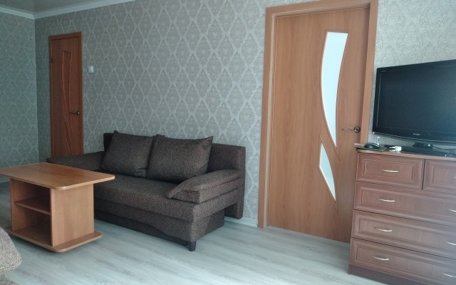 2-К V Tsentre U Ozera Apartments