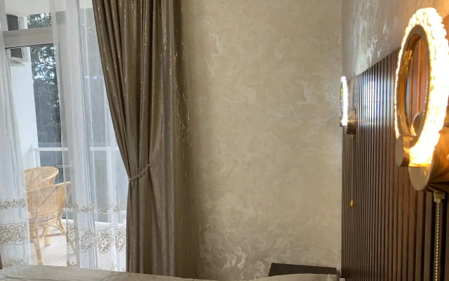 Serdtse Adlera Na Kaspiyskoy Flat