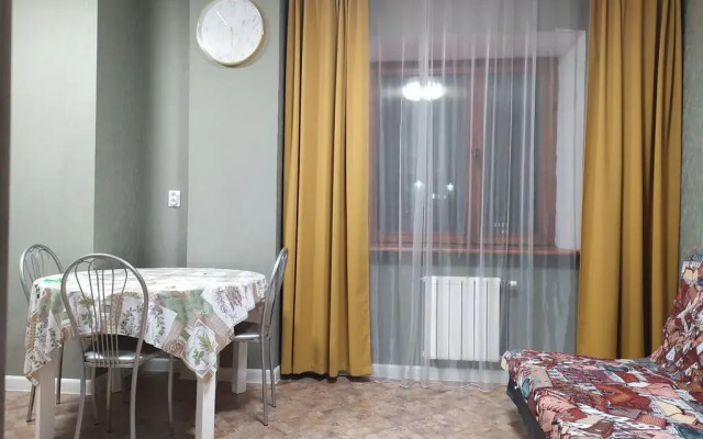 Yevrodvushka U Tsentra Almazova Flat