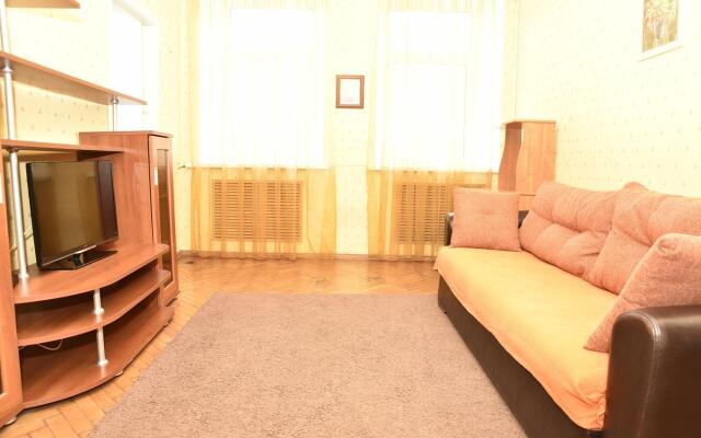 Na Pushkinskoy Flat