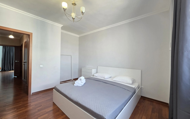 3-Kh s 3-Mya Krovatyami, Divanom i 2 Konditsionerami Apartments
