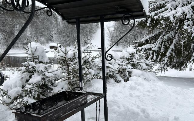 Частный Дом На Берегу Реки