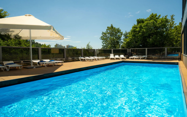 Greis Nebug Kalipso Hotel