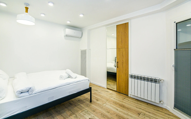 Imparator in Nizami Street Apartment