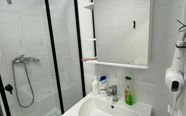 Uyutnaya Studiya Okolo Metro Bulvar Rokossovskogo Apartments