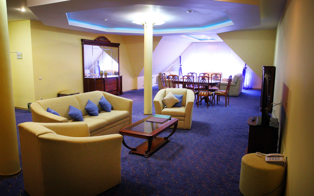 Gostinichno-Razvlekatelnyij Kompleks Kontinent Hotel