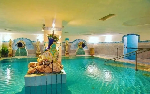 Отель Junior Village