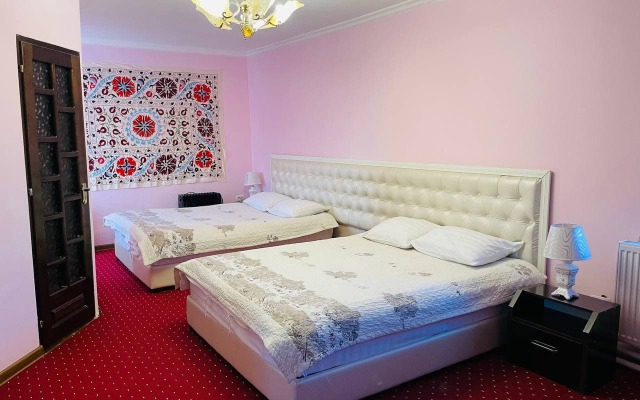 Chor Minor 100 m do starogo goroda s besplatnum bassejnom  Hotel