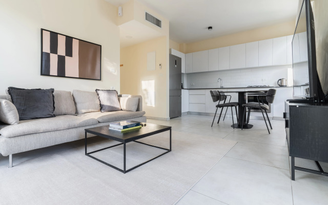 Blueground at Nahalat Bynamin ID27 Apartments