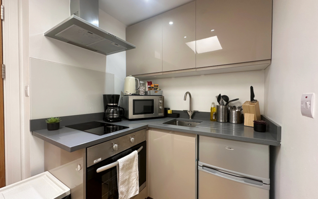 Damos Living - Superb Business En-Suite Studio Apartments