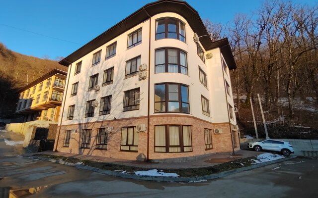 Apartamenty Na Listopadnoy 15a Apartments