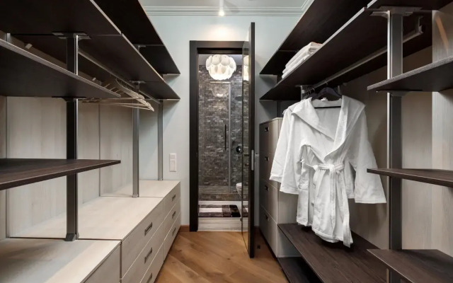 Romantic apart on 71 floor