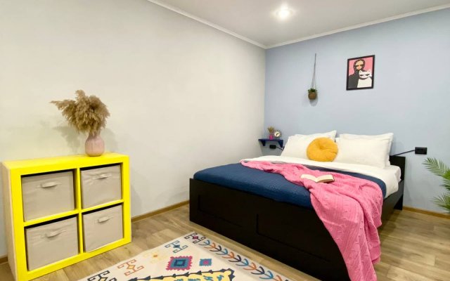 Flamingo ryadom s centrom i trassoj M4 dlya 4h gostej Flat